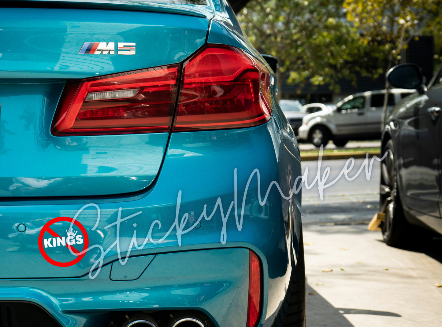 No Kings Vinyl Decal – Anti-Trump Sticker | No Kings Live Here | Weatherproof Bumper Sticker | Sticker Vinyl Decal Anti Trump Donald Trump