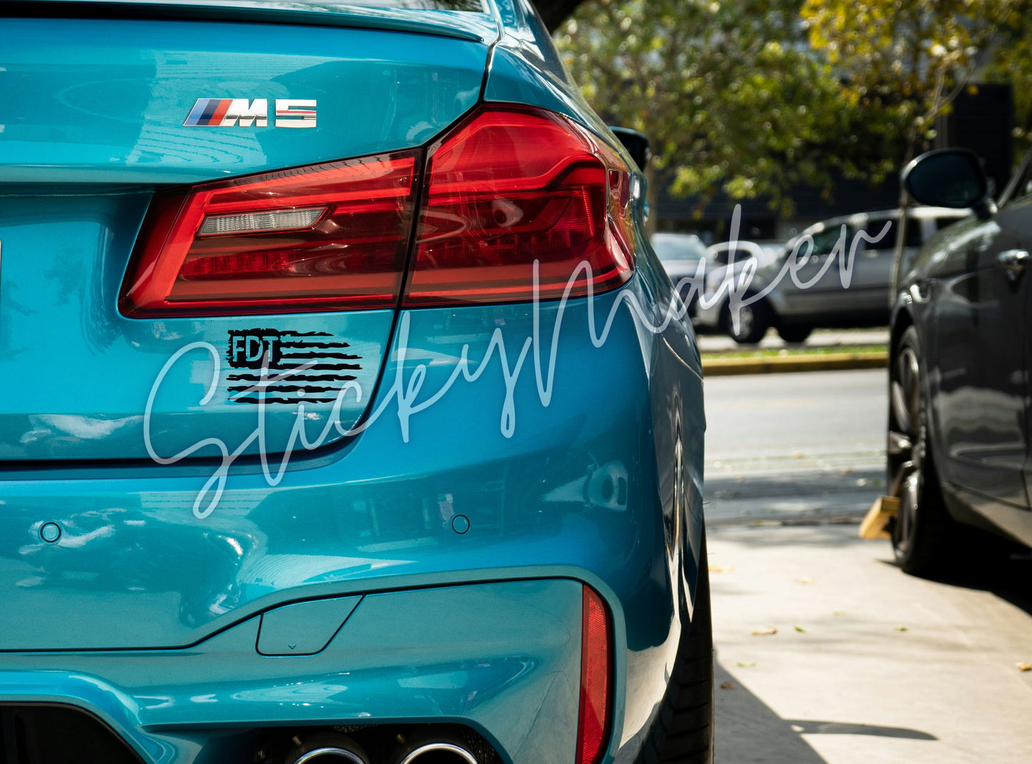 FDT Distressed Vinyl Decal – Anti-Trump Sticker | Weatherproof Bumper Sticker | Sticker Anti Trump Donald Trump USA Flag United States Flag