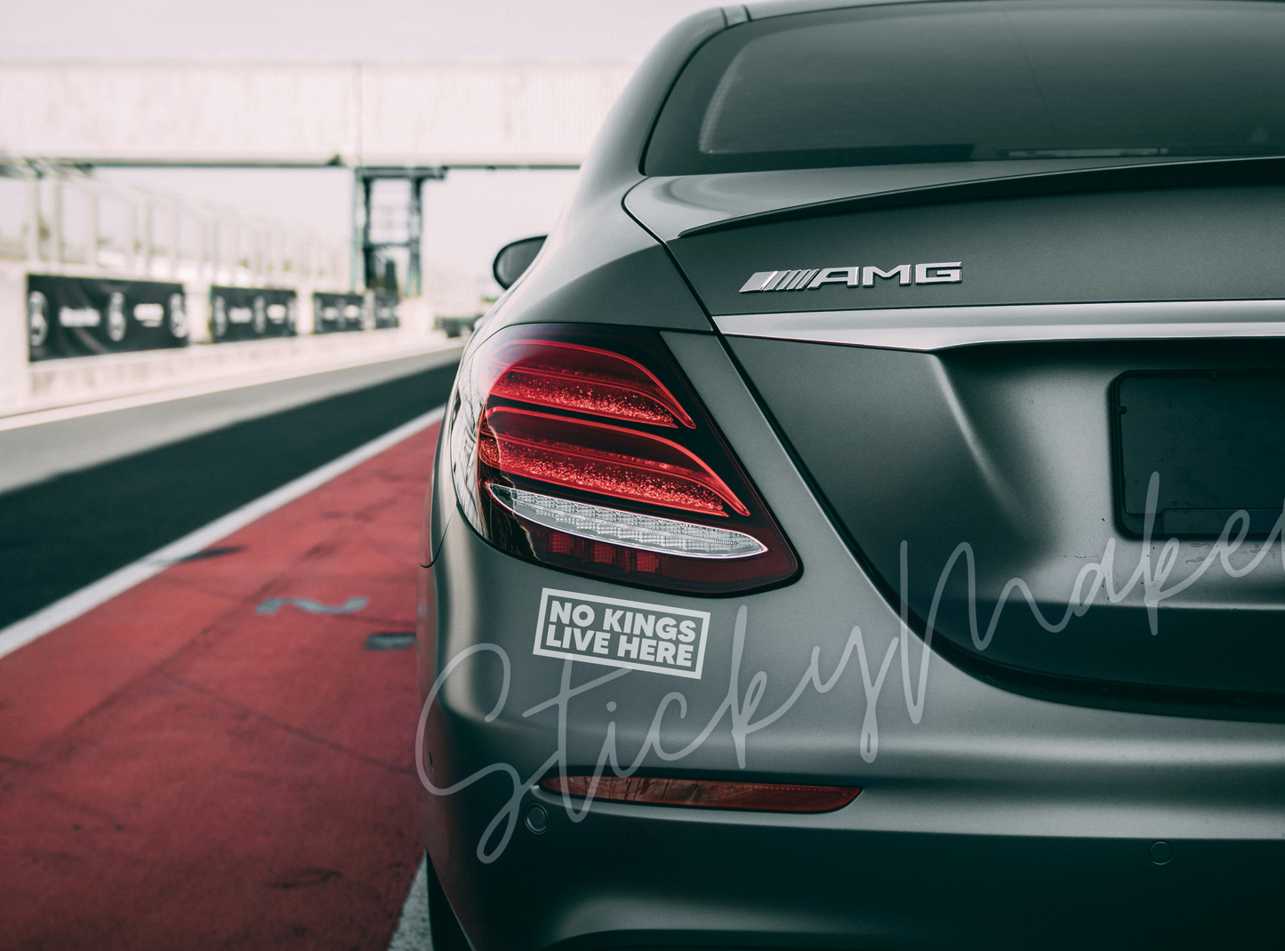 No Kings Live Here Vinyl Decal – Anti-Trump Sticker | No Kings | Weatherproof Bumper Sticker | Sticker Vinyl Decal Anti Trump Donald Trump