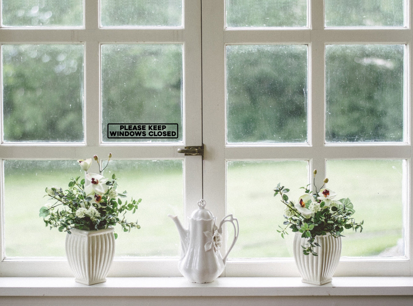 Please Keep Windows Closed Vinyl Decal | Window Sticker | Home | Business | Reminder | Kids Reminder | Friendly Reminder | Windows - Sticky Maker